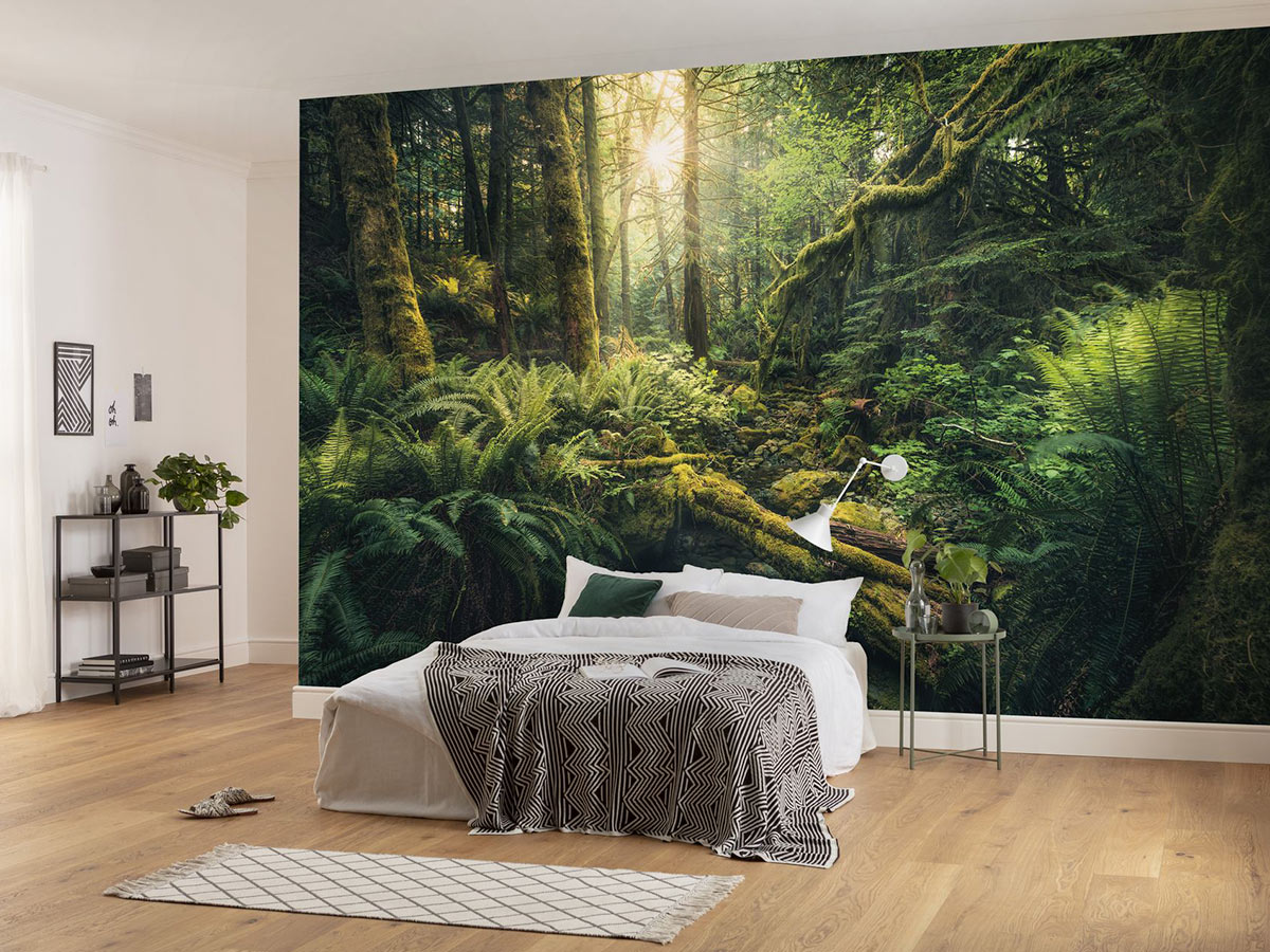 Schlafzimmer mit grüner Dschungeltapete