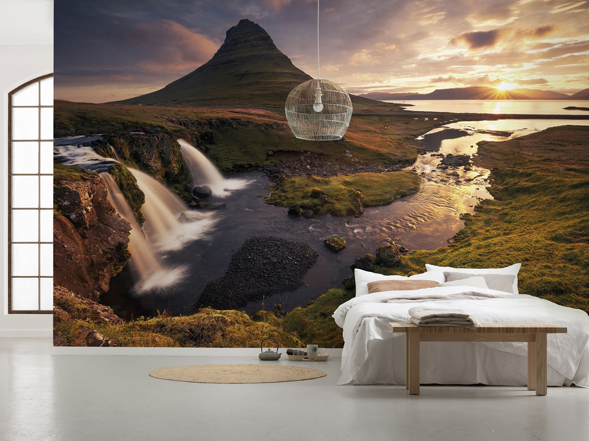 Schlafzimmer mit Landschaftstapete Wasserfall