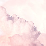 Большие облака розового цвета