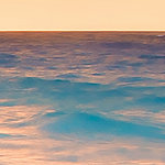 Вид на синее море на закате